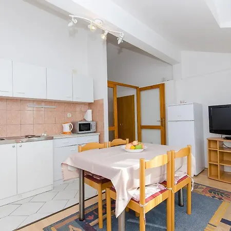 Apartment Zoran Drvenik (Split-Dalmatia)